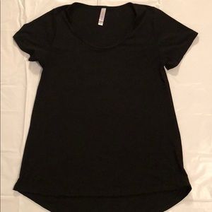 LuLaRoe solid black shirt. Small